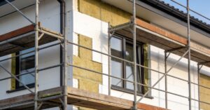 Ile kosztuje ocieplenie domu 200m2? Ceny materiałów i robocizny